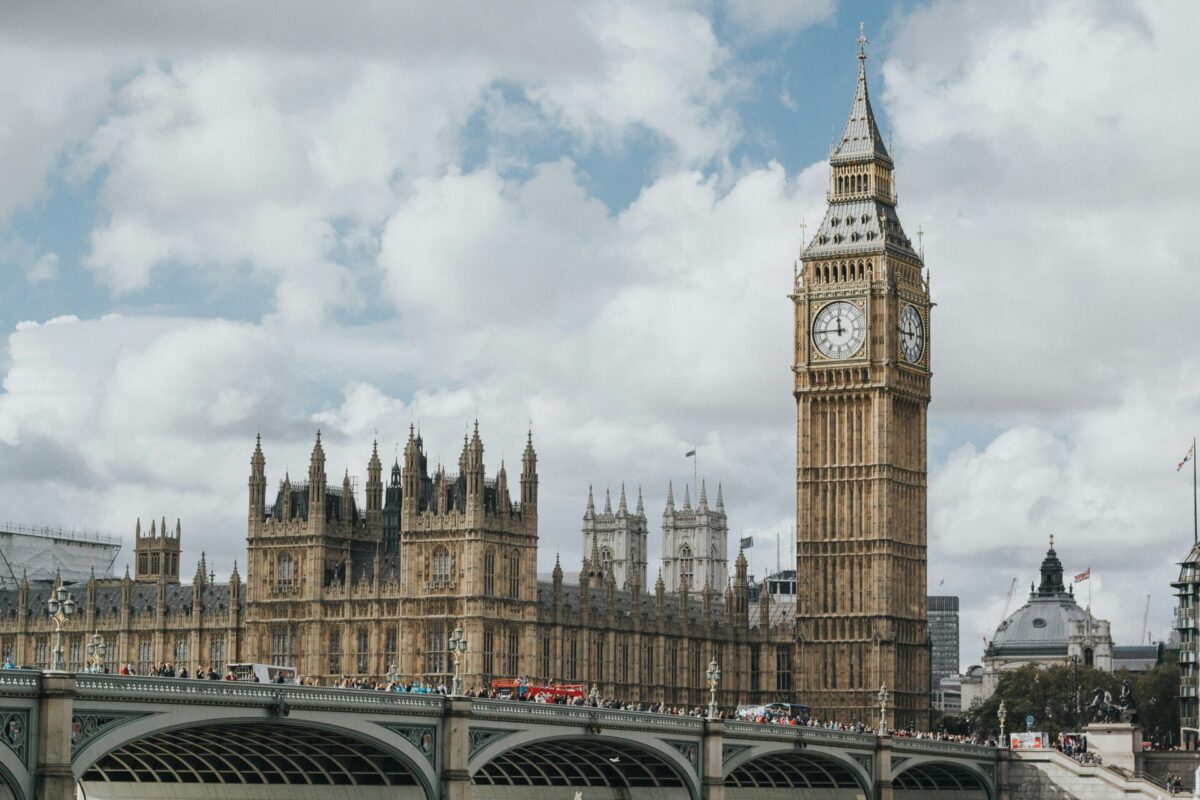 Picture of London clocktower and parliament.